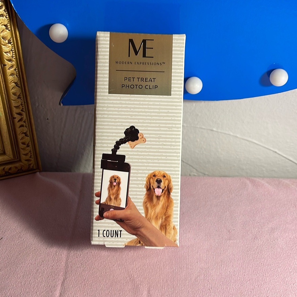 ❤️🥳💰Pet treat photo clip. Get the best photos of your best friend!